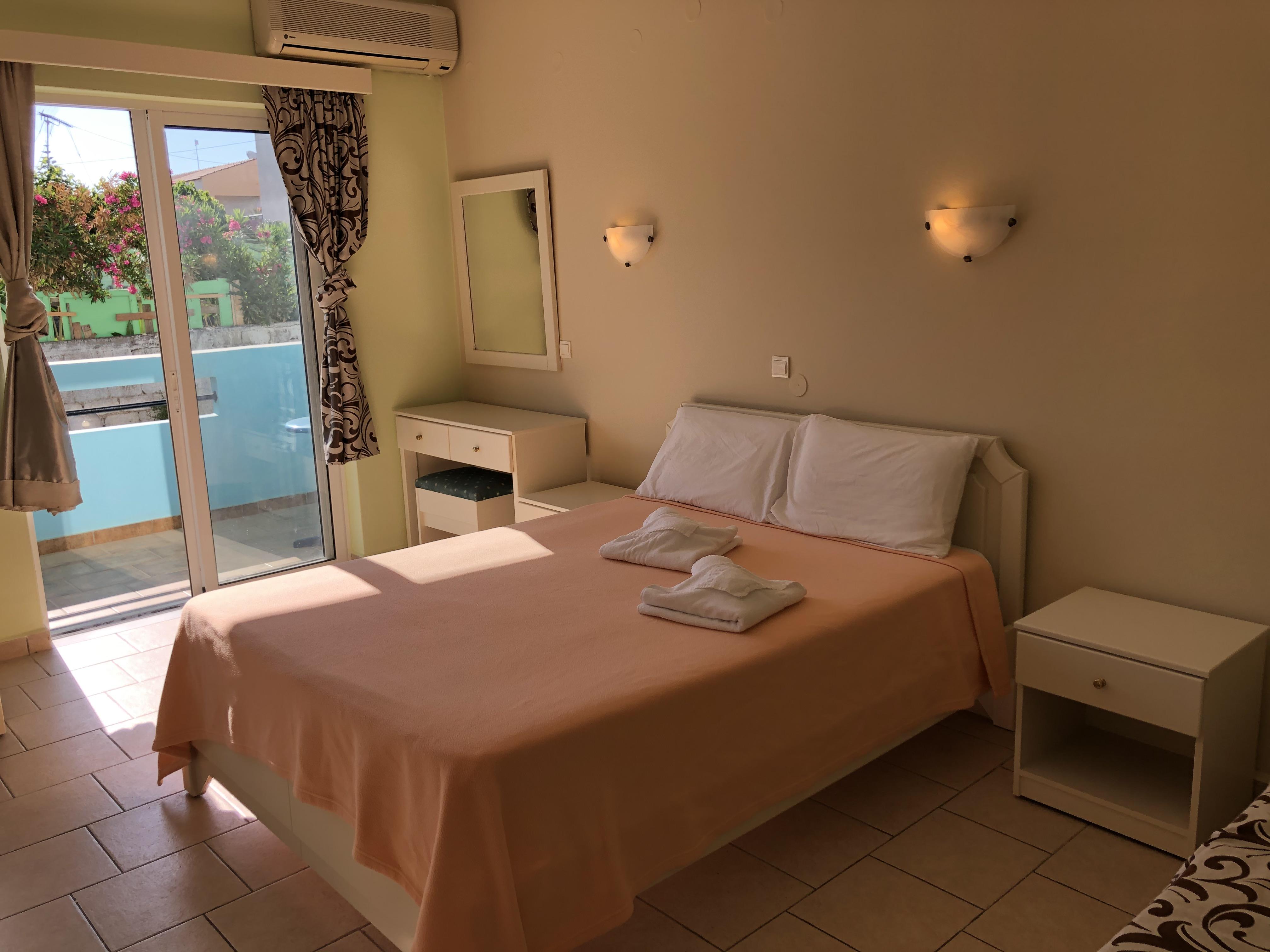 Epis Hotel Agia Marina Eksteriør billede