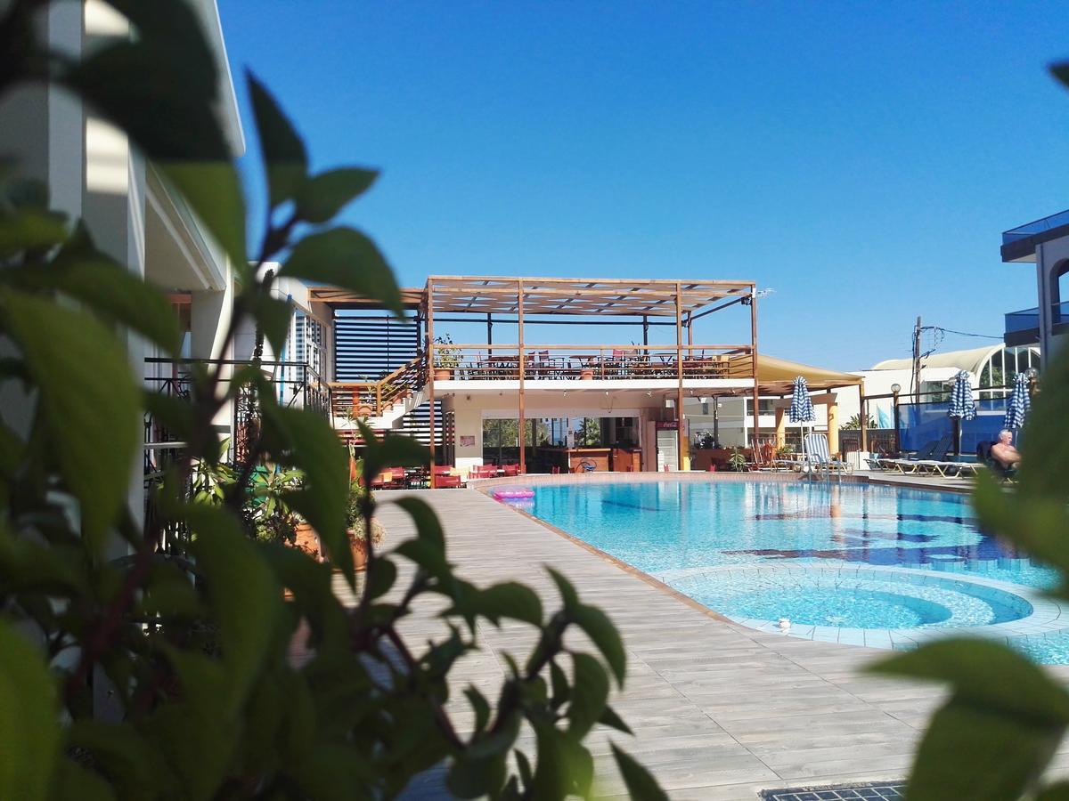 Epis Hotel Agia Marina Eksteriør billede